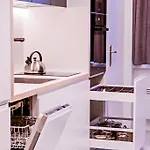 Modern & Comfortable In The Center
