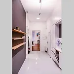Modern & Comfortable In The Center Apartamento