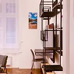 Modern & Comfortable In The Center Apartamento