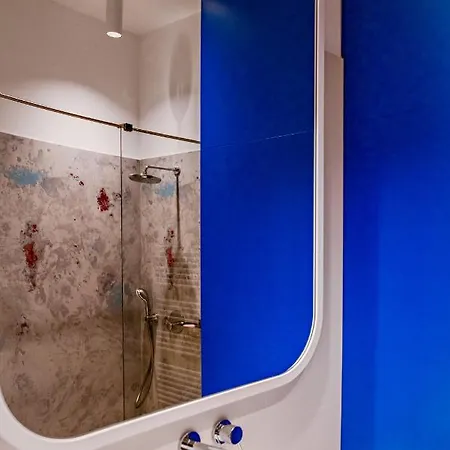 Modern & Comfortable In The Center