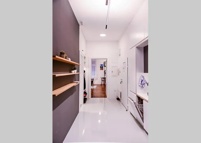 Modern & Comfortable In The Center Daire