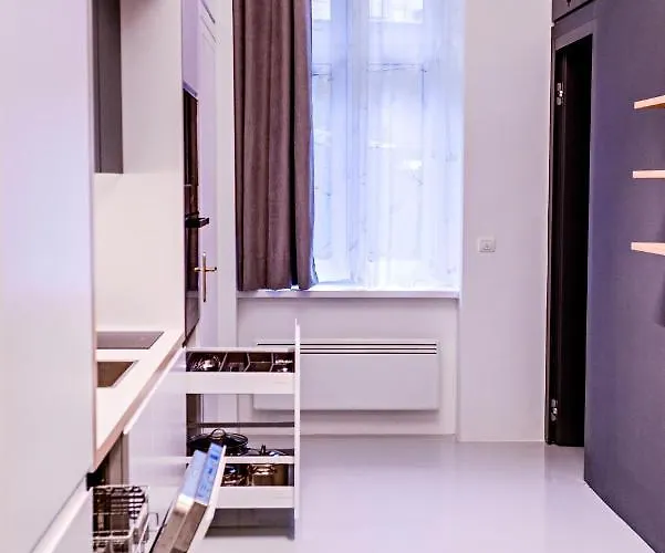 Modern & Comfortable In The Center